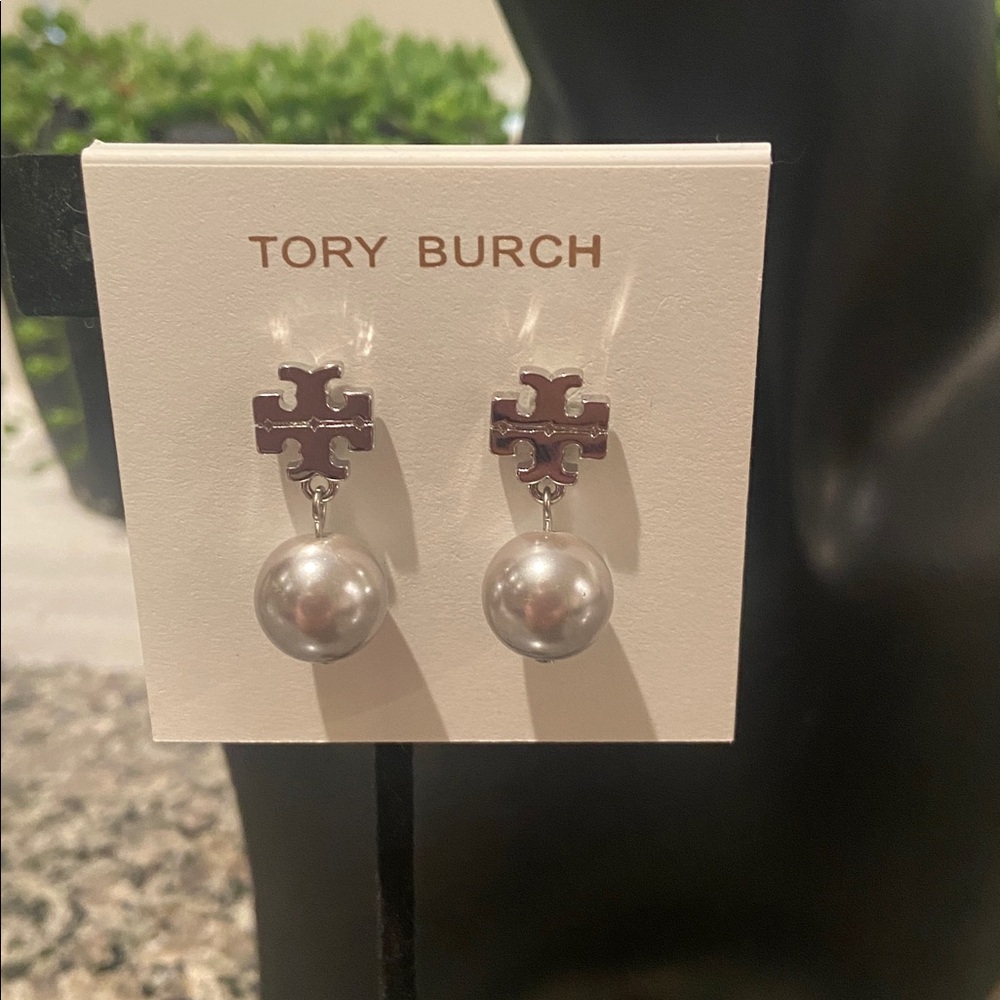 Tory Burch New Silver Pearl Earrings - Picture 6 of 7